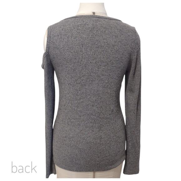 LUCKY BRAND Soft Gray Stretch Knit Top Exposed Shoulder Diagonal Neckline Size M - Picture 4 of 10